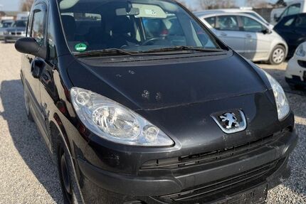 Peugeot 1007 110.000 km 999 &euro; München 81829