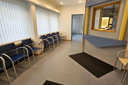 Moderne Praxisräume im Erdgeschoss – zentral, hell und bestens erreichbar zimmer