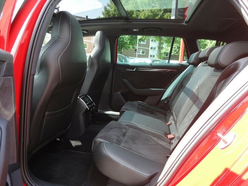 Superb Sportline4x4 Navi PanoSdach BiXenon Leder