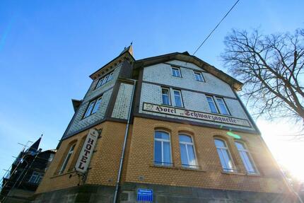 Haus Neuhaus am Rennweg - 23 Zimmer, 1.100 m&sup2;, 350.000&euro; | Angebot:25905362