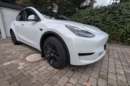 Tesla Model Y 16.044 km 36.500 &euro; Hamburg 22043
