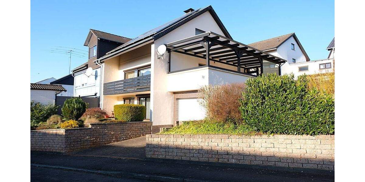 Gepflegte Doppelhaushälfte mit großer Terrasse in guter Lage von Bebra ! 5 zimmer