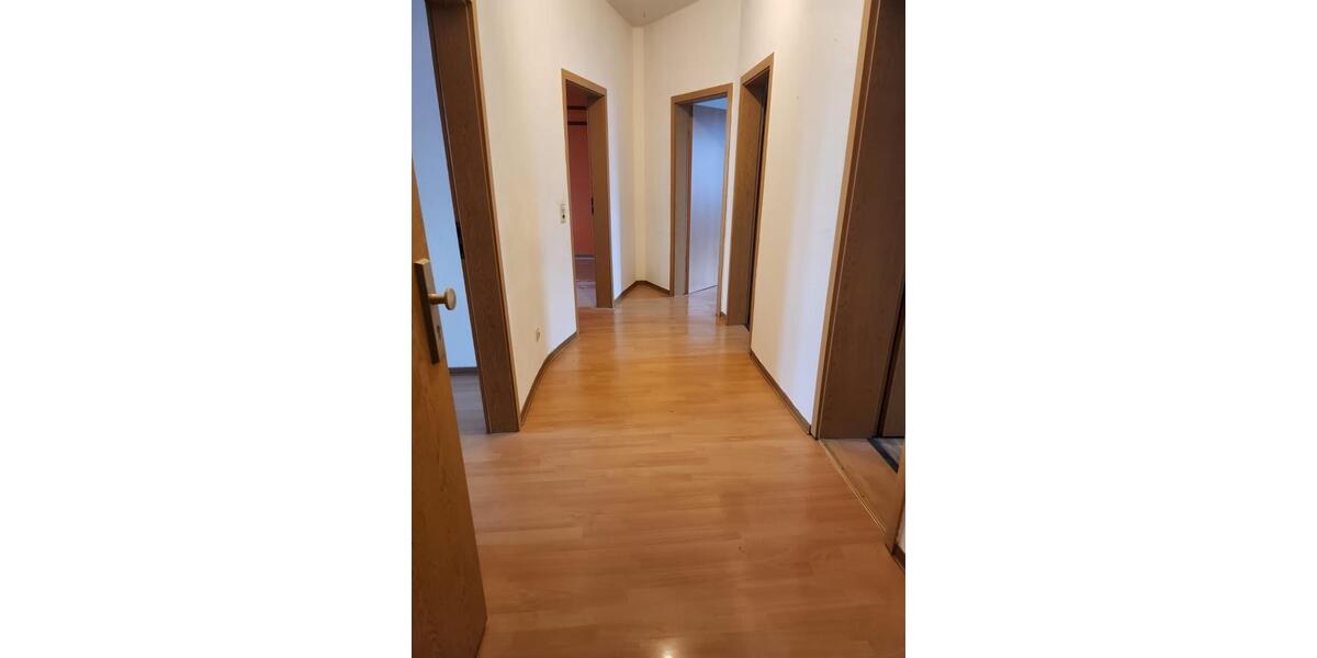 Dachgeschoßwohnung Aschersleben - 3 Zimmer, 67 m&sup2;, 72.000&euro; | Angebot:27024146