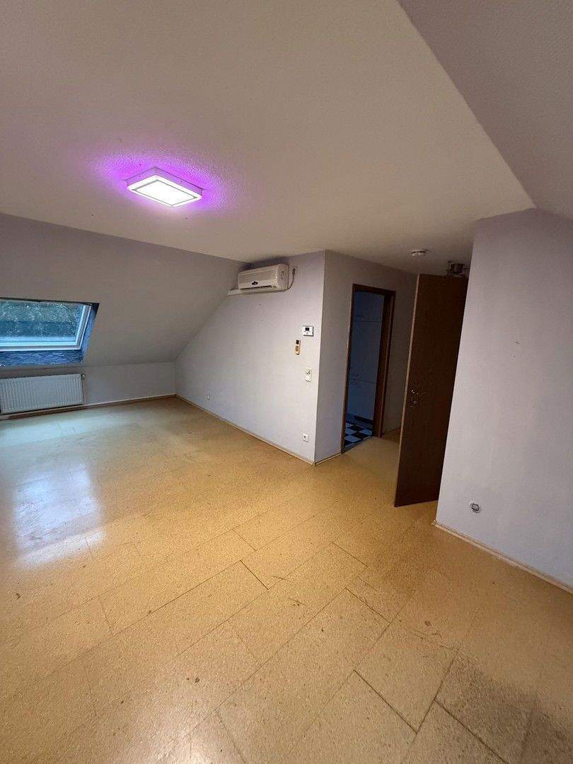 Schöne Dachgeschosswohnung 1 zimmer