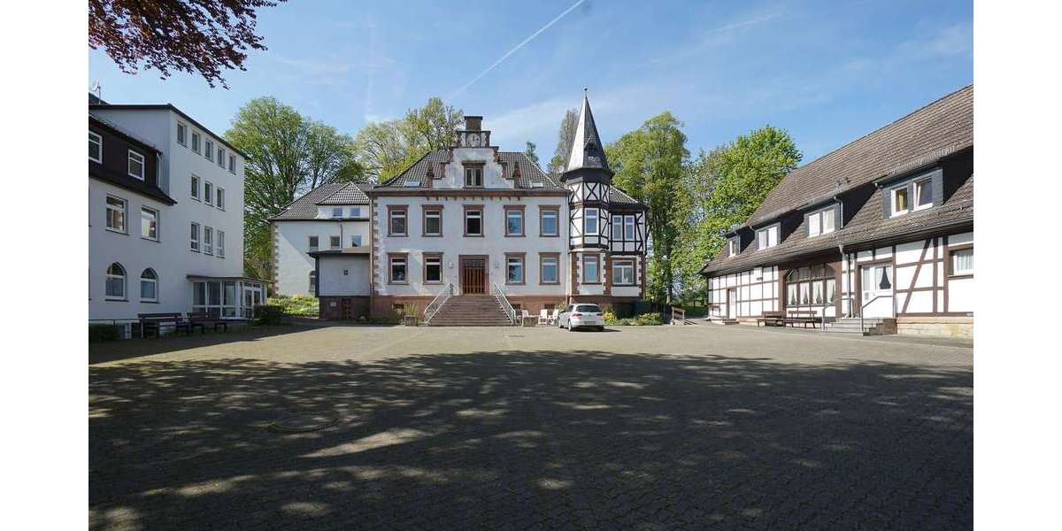 Einfamilienhaus Warburg - 40 Zimmer, 2.764 m&sup2;, 1.290.000&euro; | Angebot:23025665