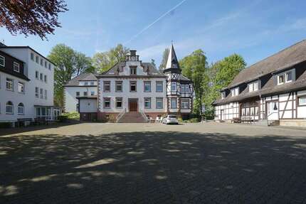 Haus Warburg - 40 Zimmer, 2.764 m&sup2;, 1.290.000&euro; | Angebot:23025665