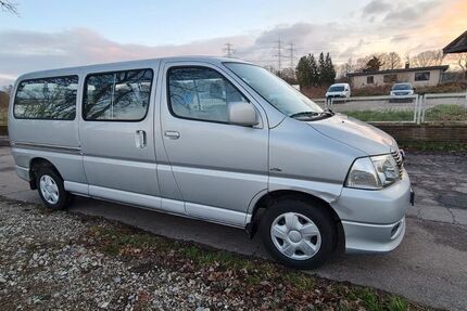 Toyota Hiace 215.000 km 9.900 &euro; Hamburg 22045