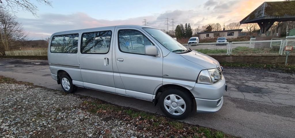 Toyota Hiace 215.000 km 9.900 &euro; Hamburg 22045