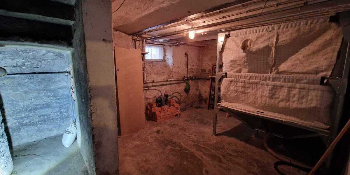 Einfamilienhaus Niederwerrn - 6 Zimmer, 129 m&sup2;, 250.000&euro; | Angebot:25664866