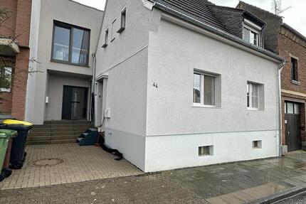 Haus Bornheim - 5 Zimmer, 250 m&sup2;, 880.000&euro; | Angebot:25647827