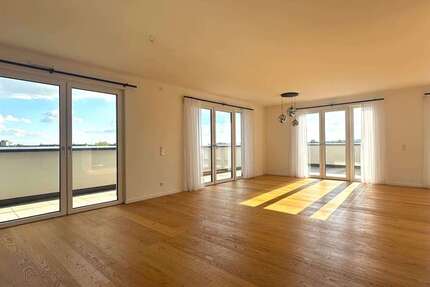 Wohnung zum Mieten in Hofheim am Taunus 2.985 € 200 m² 3.5 zimmer