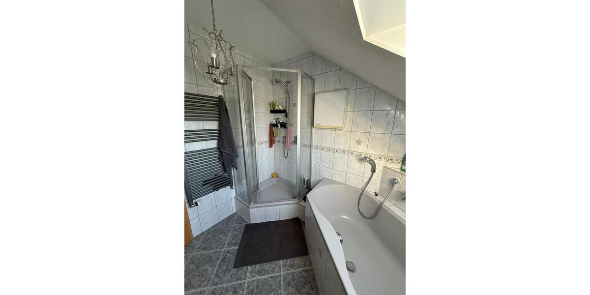 Dachgeschoßwohnung Borken (Hessen) - 2.5 Zimmer, 90 m&sup2;, 600&euro; | Angebot:26152123