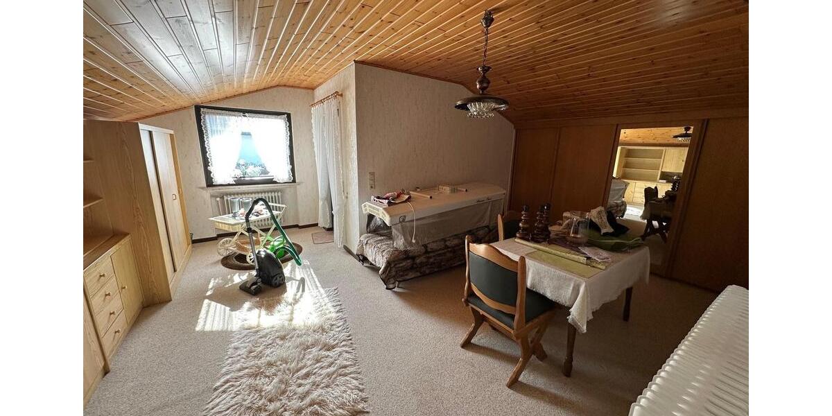 Einfamilienhaus Solms - 6 Zimmer, 196 m&sup2;, 1.200&euro; | Angebot:25444051