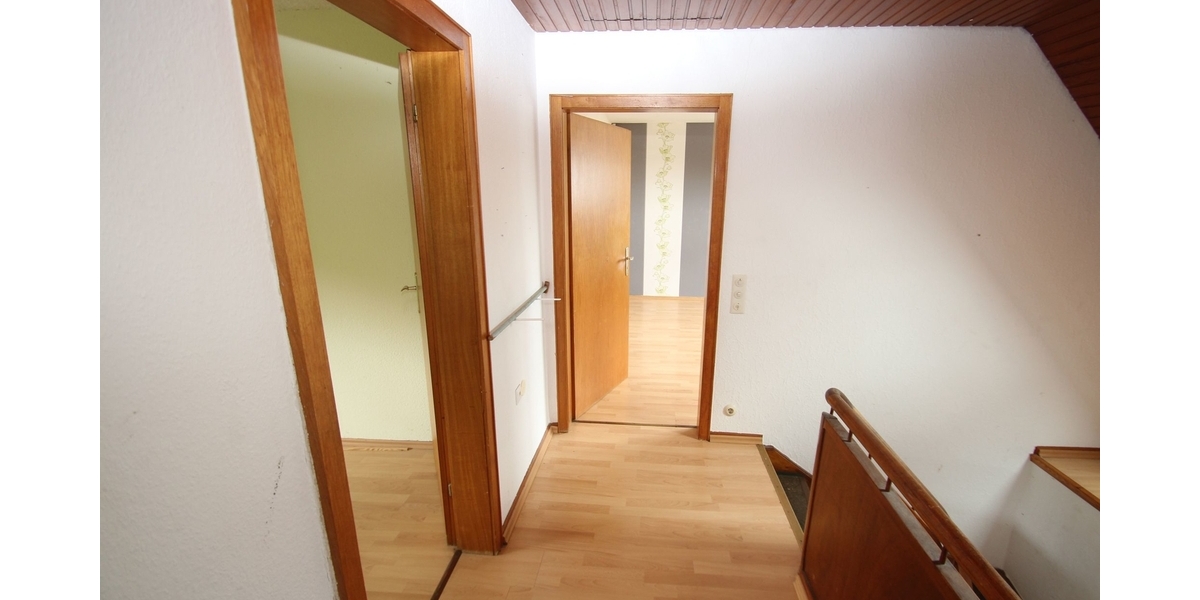 Stilvoll wohnen auf zwei Etagen – Maisonette-Wohnung mit 6 Zimmern, 2 Balkonen und Wintergarten in Hürth-Gleuel! 6 zimmer