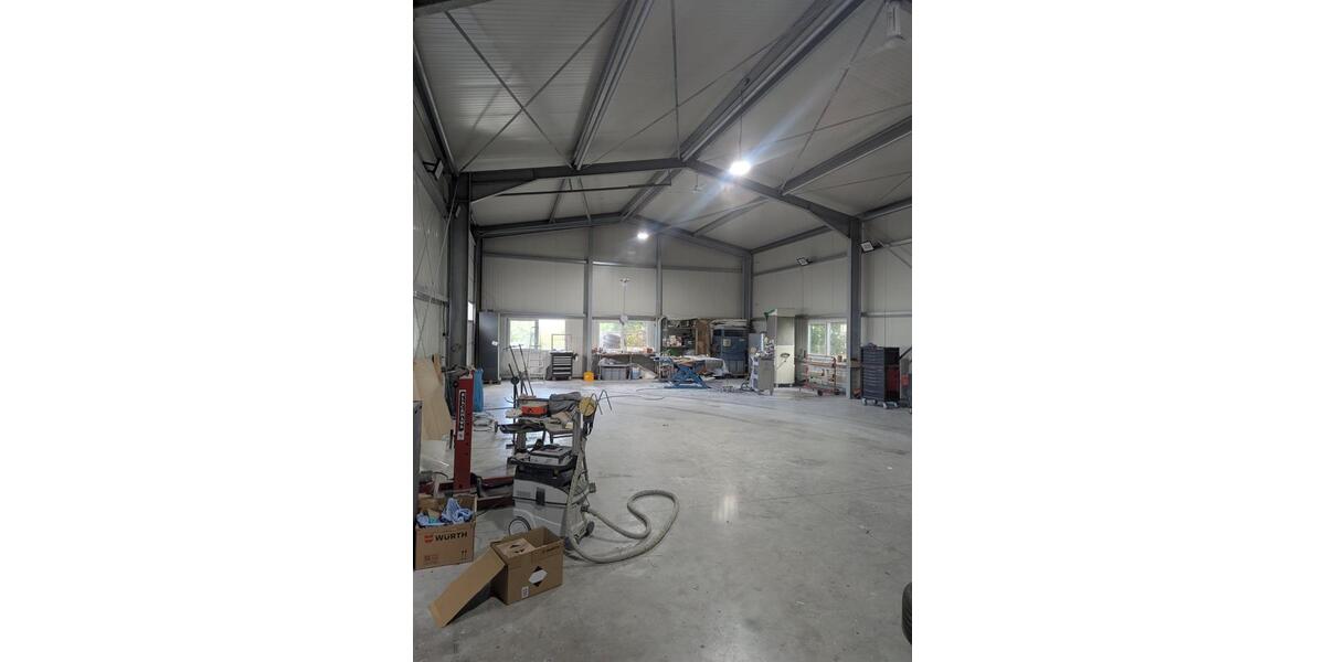 Voll ausgestattete Lackiererei zur Vermietung – inkl. Kabine zimmer