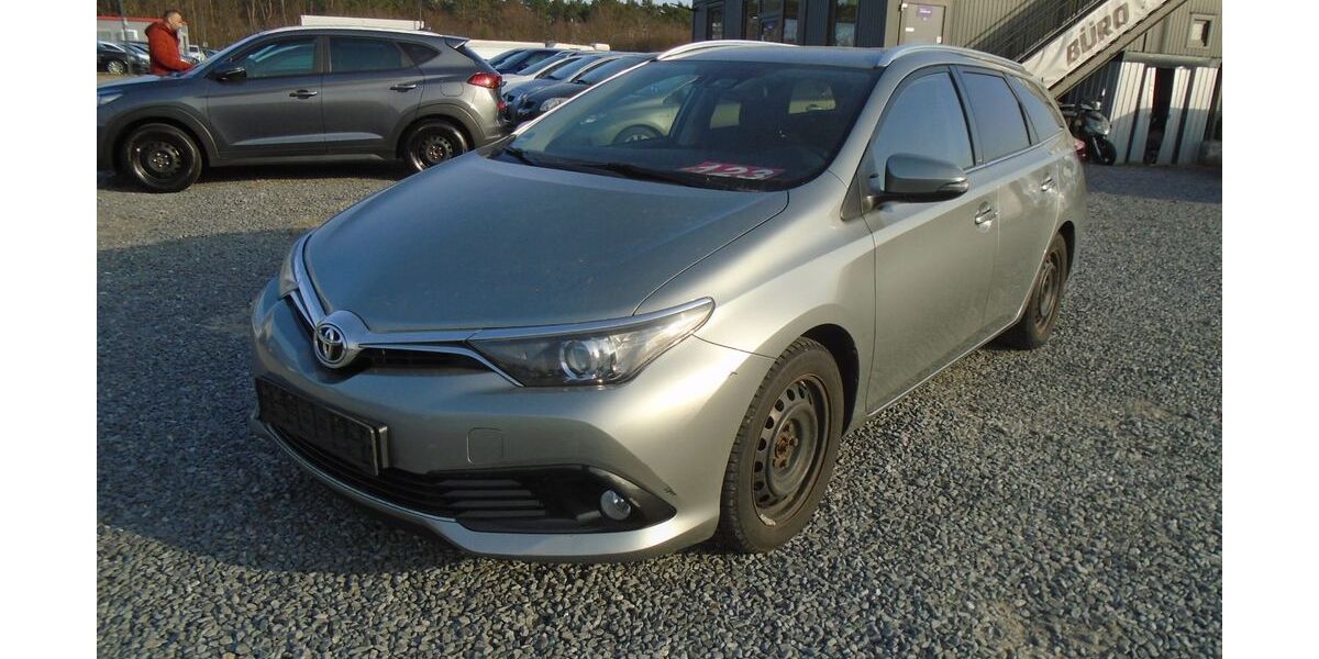 Toyota Auris 205.000 km 8.950 &euro; Wildau 15745