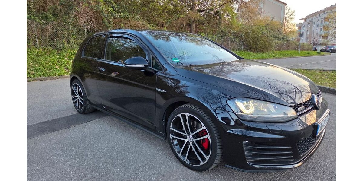 VW Golf 106.357 km 12.490 &euro; Inzlingen 79594
