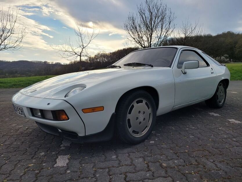 928