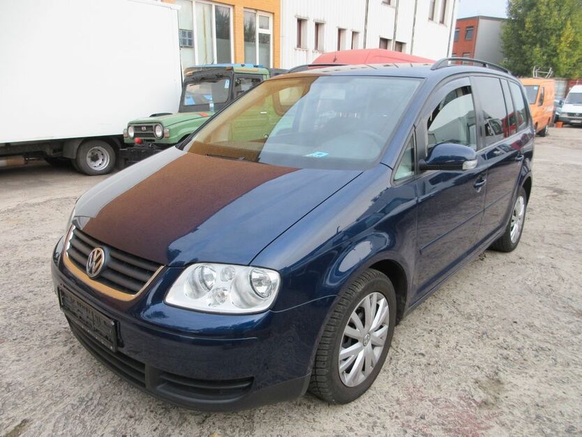 VW Touran 271.467 km 2.400 € Hamburg 20537