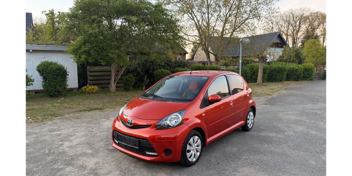 Toyota Aygo (X) 84.000 km 3.900 &euro; Braunschweig 38104