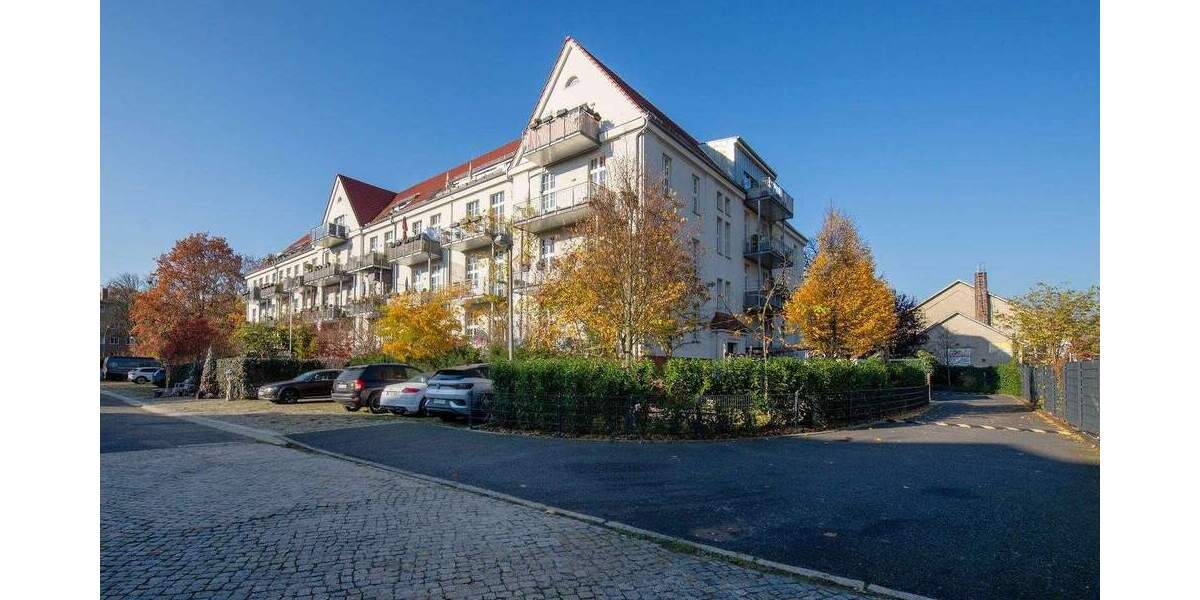 Wohn-Nutzfläche auf über 200 qm: Beletage-Wohnung mit Garten und zwei Balkonen 3 zimmer