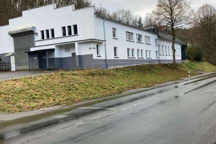 Halle in Siegen-Eiserfeld 3.750 € 900 m² zimmer