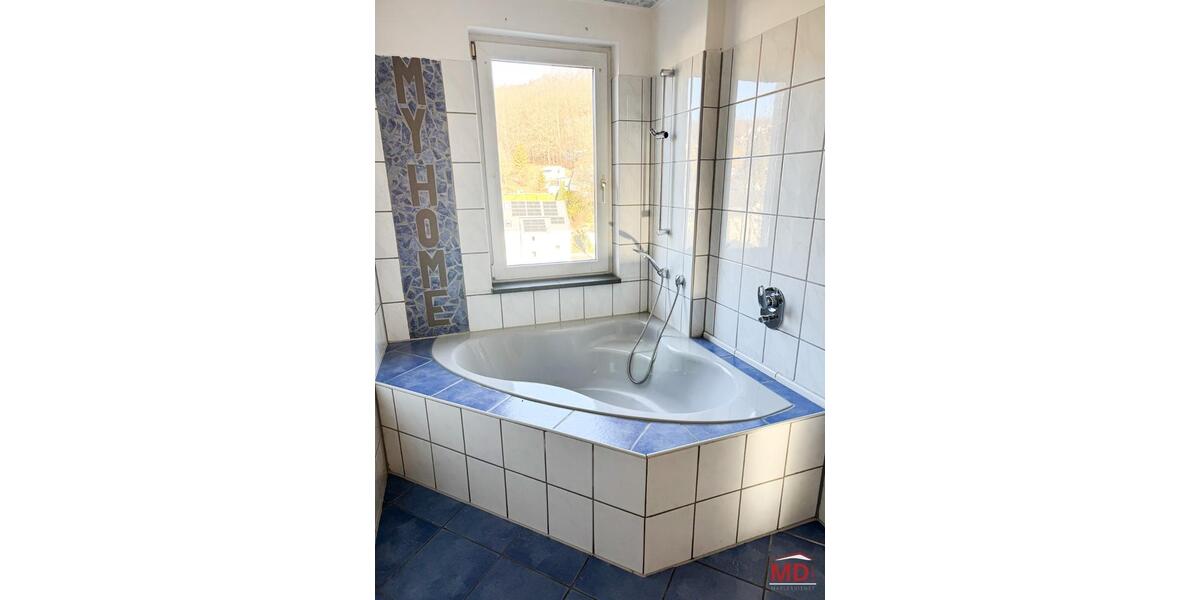 Dachgeschoßwohnung Oelsnitz (Erzgebirge) - 5 Zimmer, 95 m&sup2;, 550&euro; | Angebot:26152231