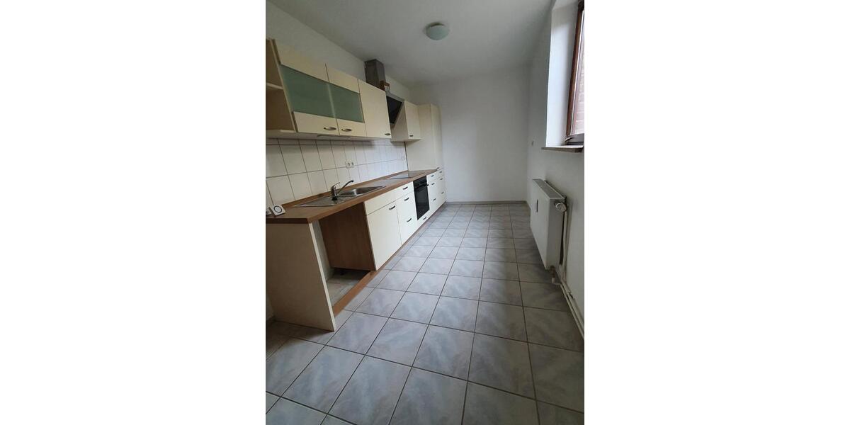 Renoviert, hell und sehr sparsam 3 zimmer