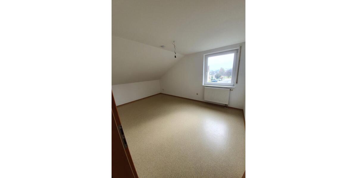 Dachgeschoßwohnung Nittenau - 2.5 Zimmer, 67 m&sup2;, 600&euro; | Angebot:26185126