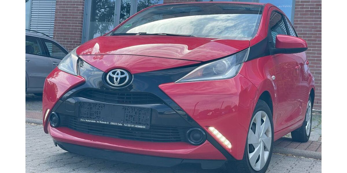 Toyota Aygo (X) 63.000 km 7.699 &euro; Dietzenbach 63128
