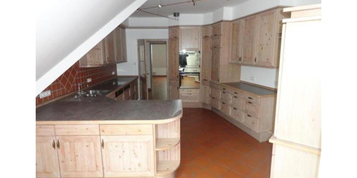 Maisonettenwohnung Neuhaus am Rennweg - 6.5 Zimmer, 270 m&sup2;, 1.198&euro; | Angebot:26201163