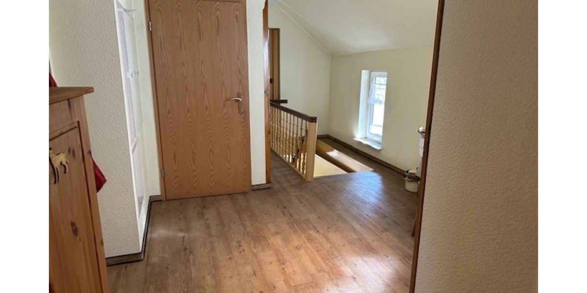 Massives Wohnhaus mit tollen Blick auf Schloß Könitz - Einfamilienhaus Unterwellenborn OT Könitz Könitz | Angebot:16297790