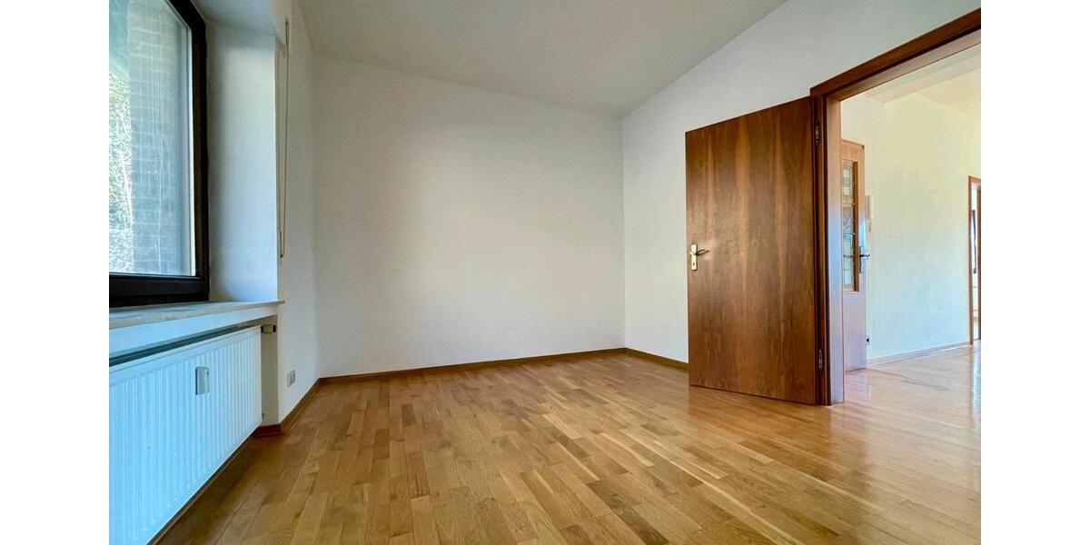 Etagenwohnung Wachtberg - 3 Zimmer, 118 m&sup2;, 1.750&euro; | Angebot:25328721