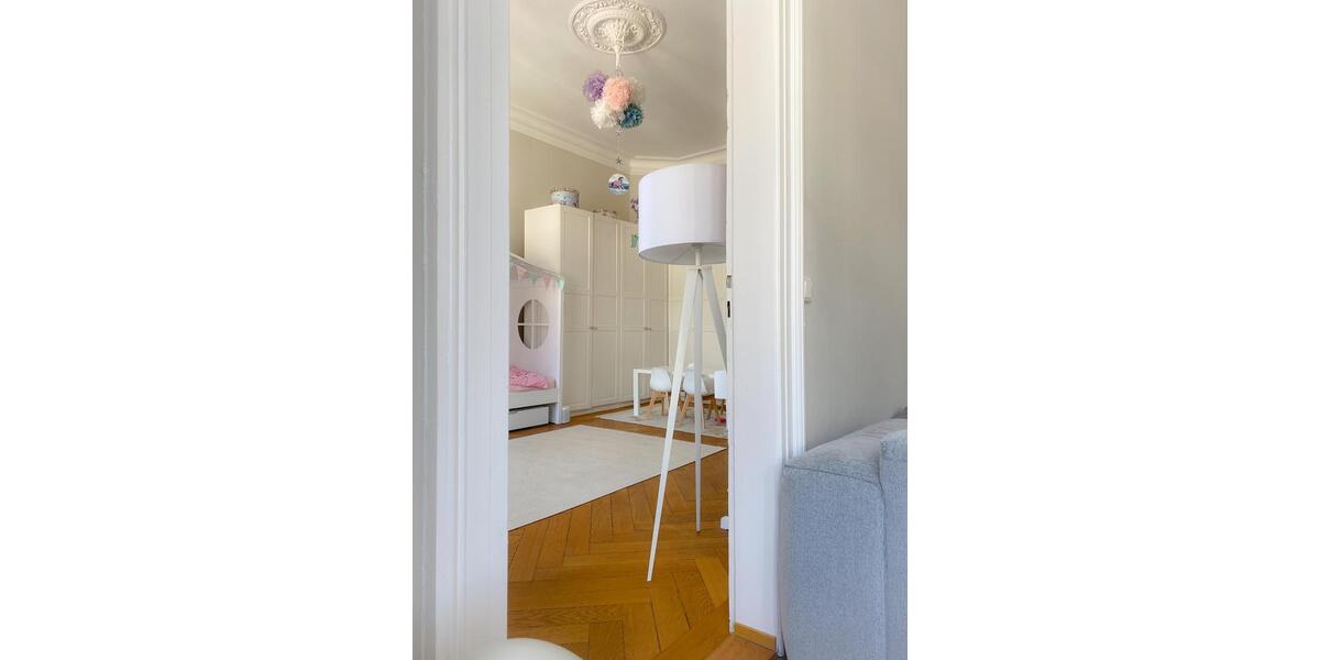 Westend-Juwel in Bestlage: Lichtdurchfluteter, kernsanierter Altbau mit Kamin, Stuckdecken, etc. 4 zimmer