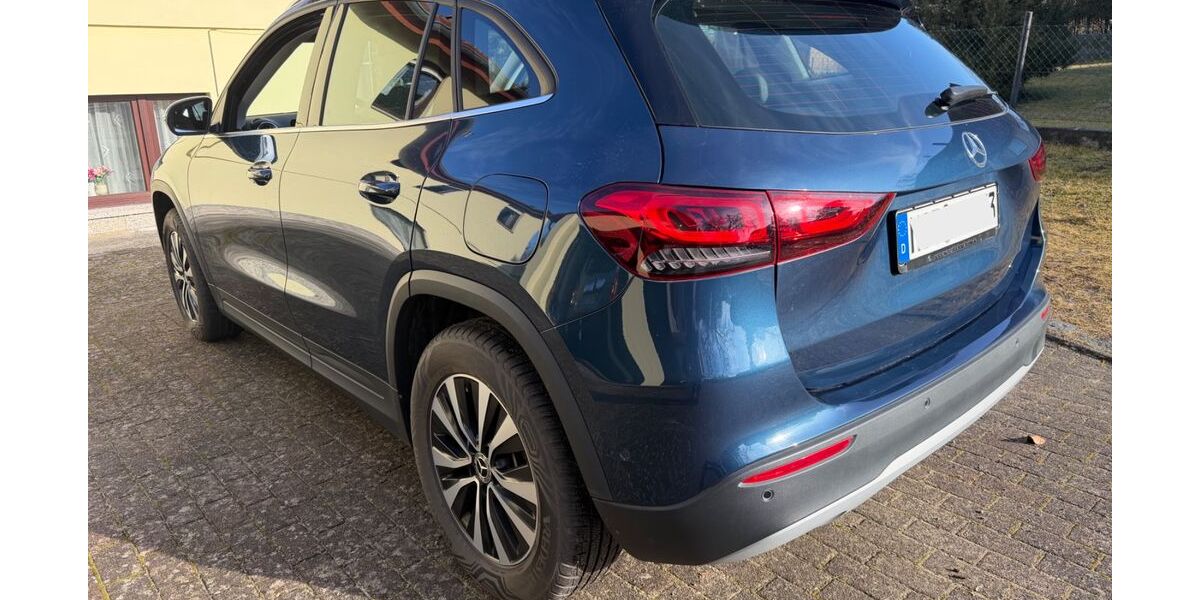 Mercedes-Benz GLA 200 15.500 km 33.500 &euro; Feldberger Seenlandschaft 17258