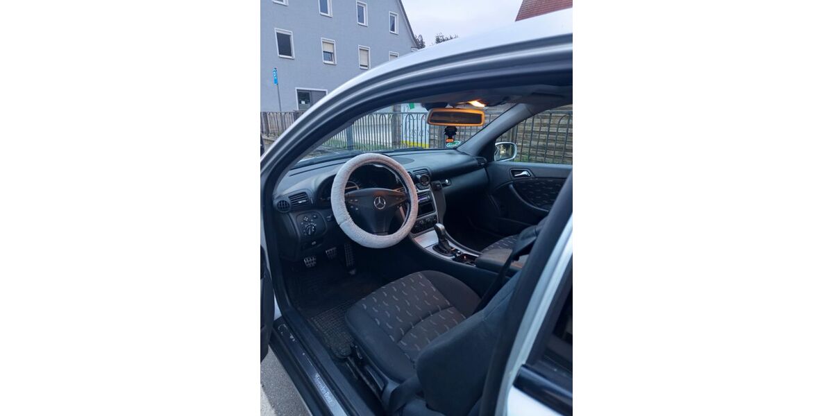Mercedes-Benz 220 258.600 km 2.150 &euro; Reichenschwand 91244