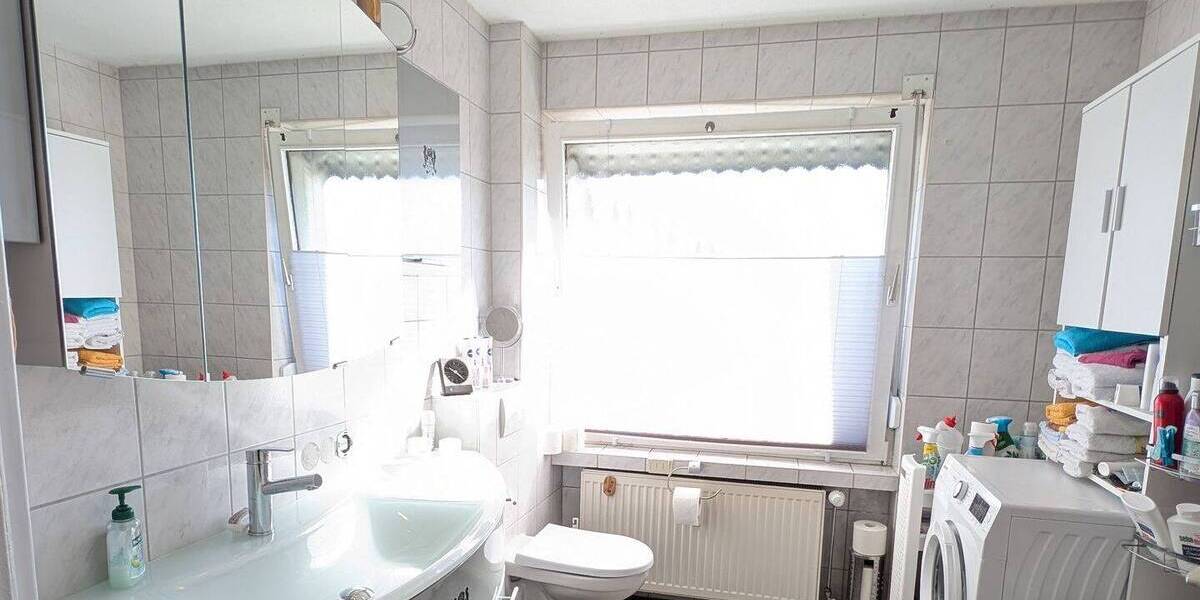 Geräumiges Zweifamilienhaus in ruhiger Ortsrandlage 7 zimmer