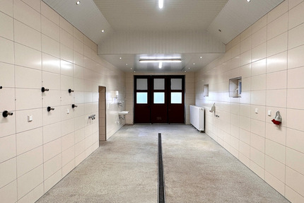 WerkstattLager 95 m² + 20 m² Schuppen | Bodenablauf, Dusche, Starkstrom, Tor 3,0 × 2,09 m zimmer