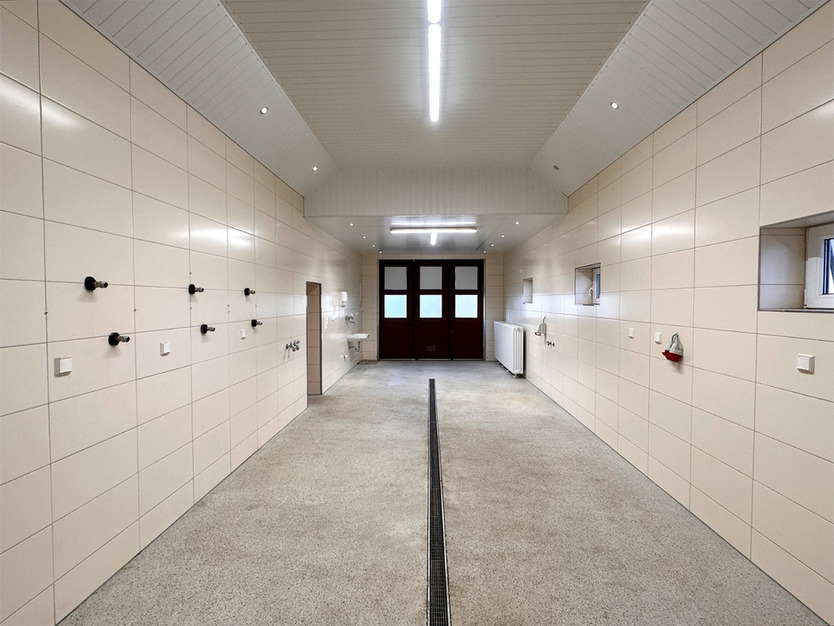 WerkstattLager 95 m² + 20 m² Schuppen | Bodenablauf, Dusche, Starkstrom, Tor 3,0 × 2,09 m zimmer