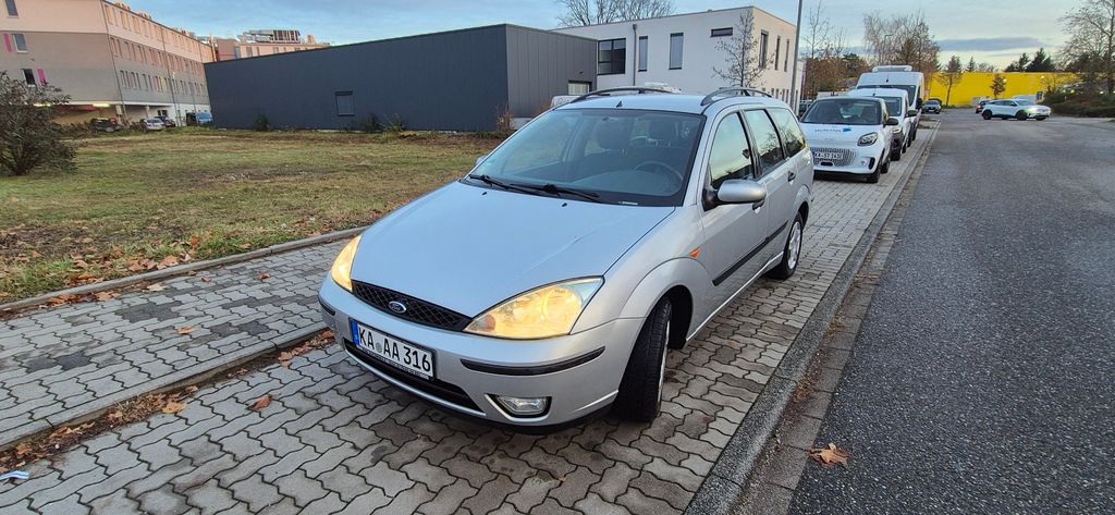 Ford Focus 156.000 km 750 &euro; Karlsruhe 76149