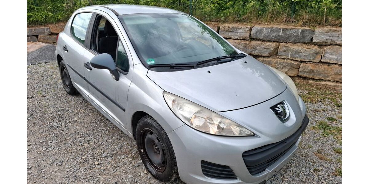 Peugeot 207 143.000 km 1.999 &euro; Knittlingen 75438
