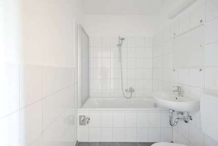 Wohnung zum Mieten in Halle 372 € 57.17 m²