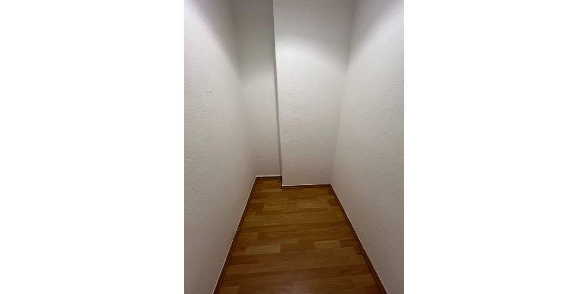 Zimmer Halle Damaschkestraße - 4 Zimmer, 86 m&sup2;, 695&euro; | Angebot:25984564