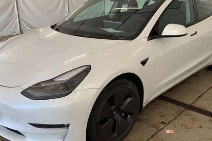 Tesla Model 3 45.278 km 26.950 &euro; Steinbach-Hallenberg OT Herges-Hallenberg 98587