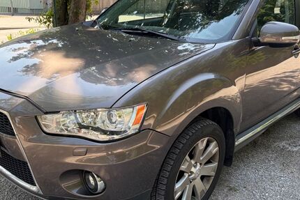 Mitsubishi Outlander 176.666 km 5.999 &euro; München 81929