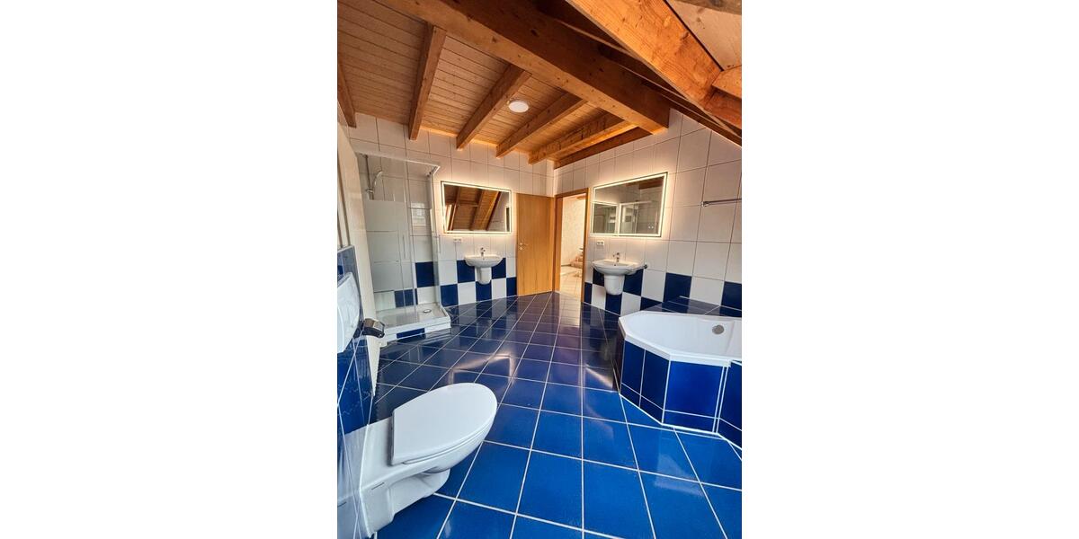 Doppelhaushälfte Landstuhl - 6 Zimmer, 236 m&sup2;, 2.100&euro; | Angebot:25341744