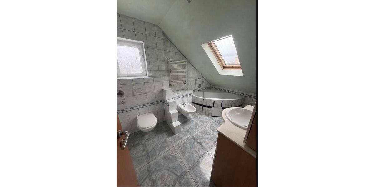 Dachgeschoßwohnung Stuttgart Mühlhausen - 3 Zimmer, 77 m&sup2;, 1.250&euro; | Angebot:26637776