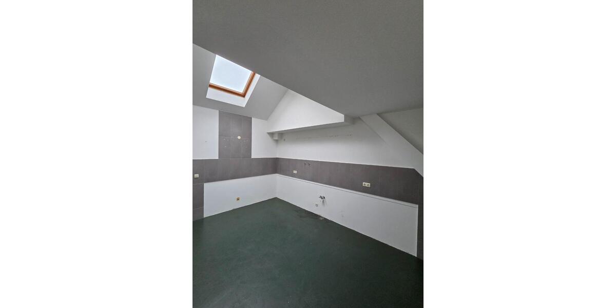 145 qm Dachgeschosswohnung in Perleberg - 4-Zimmer & Balkon 4 zimmer