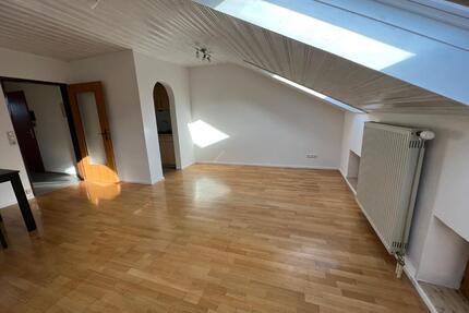 Sonnige, gepflegte 2-Zimmer-Wohnung nähe Vogtareuth
