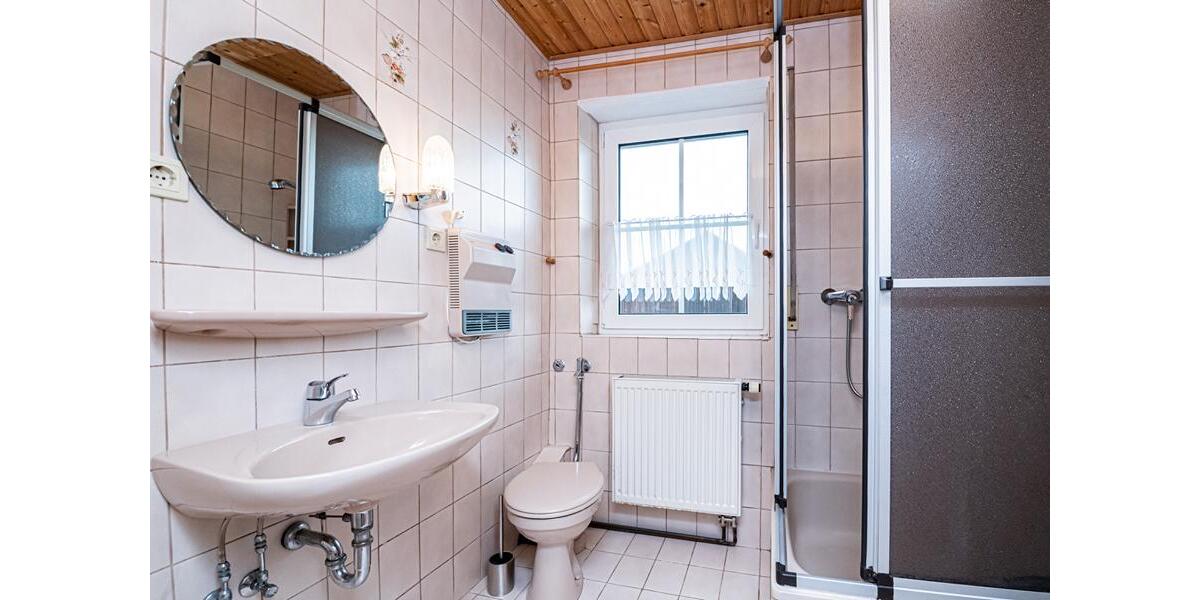 Zweifamilienhaus mit Garten in absoluter TOP-LAGE nahe Cham - Zweifamilienhaus Cham / Michelsdorf Michelsdorf | Angebot:12501300